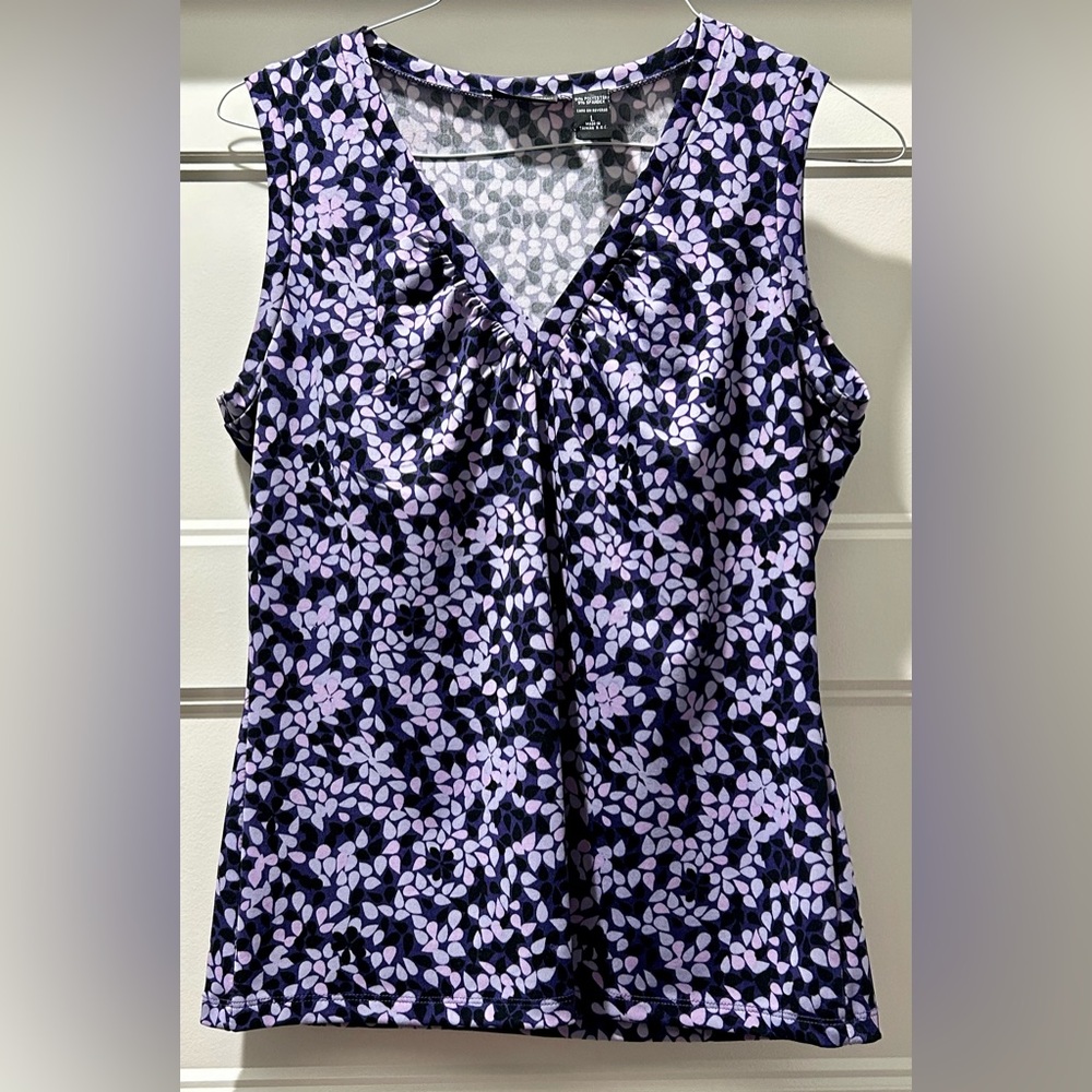 Women’s sleeveless top size L